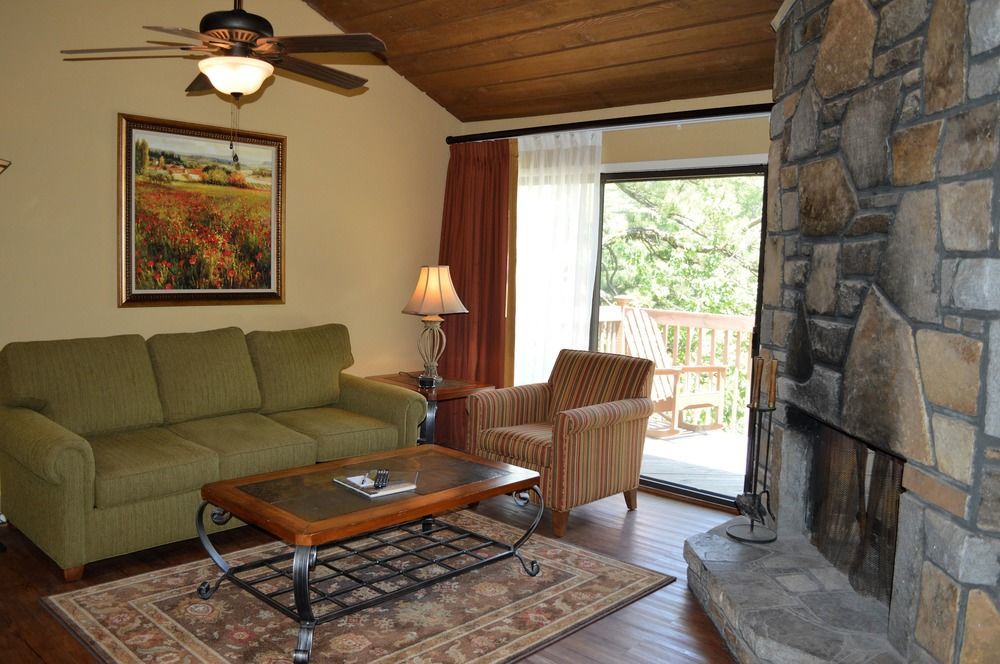 Foxhunt At Sapphire Valley Exterior photo