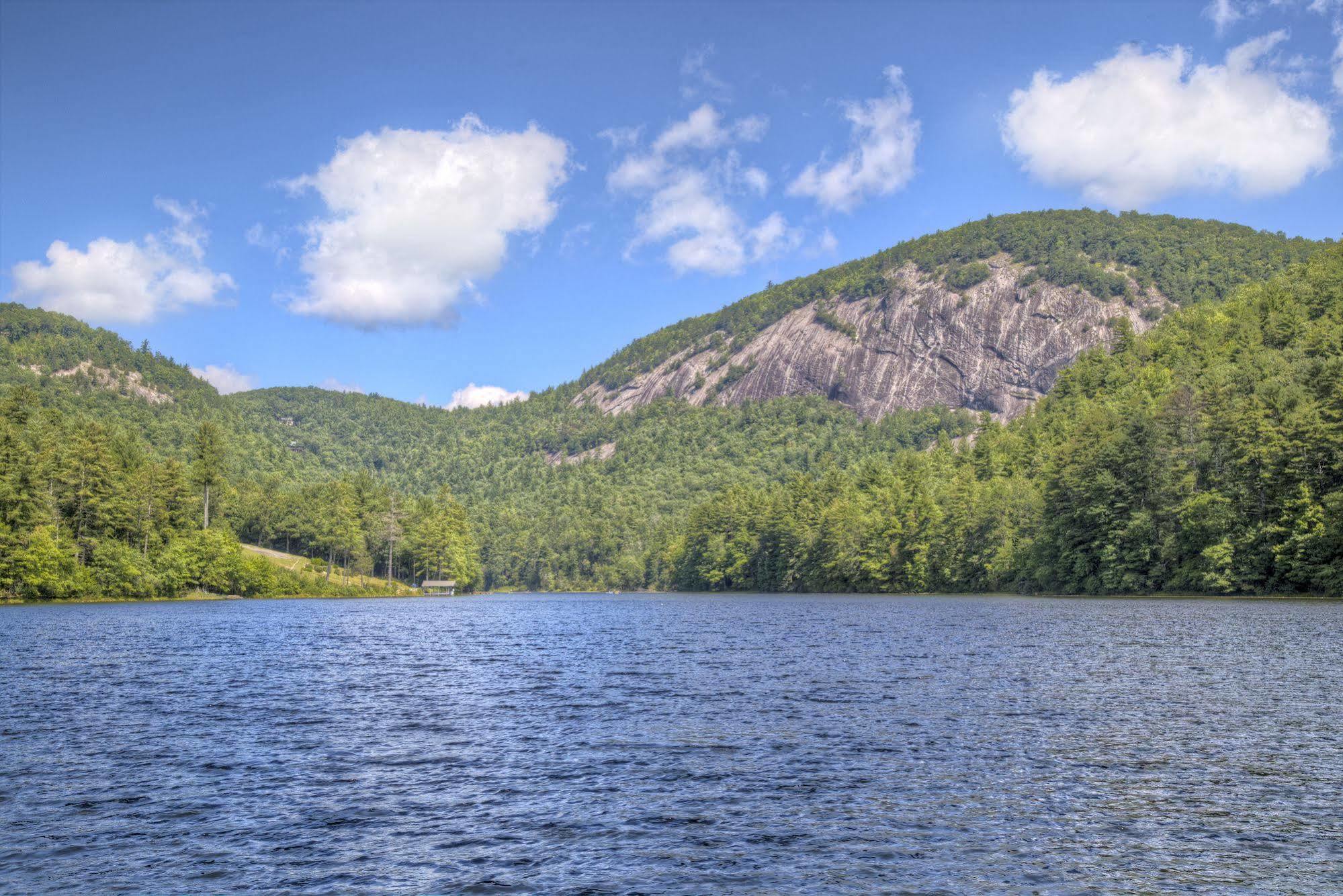 Foxhunt At Sapphire Valley Exterior photo